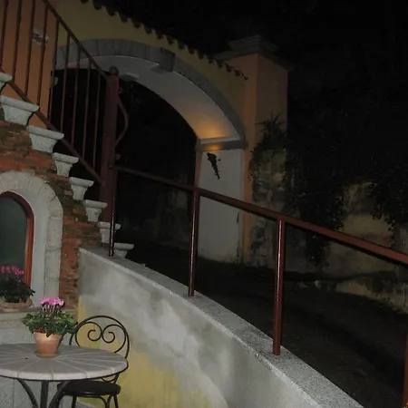 Bed & Breakfast Le Roverelle Ilbono